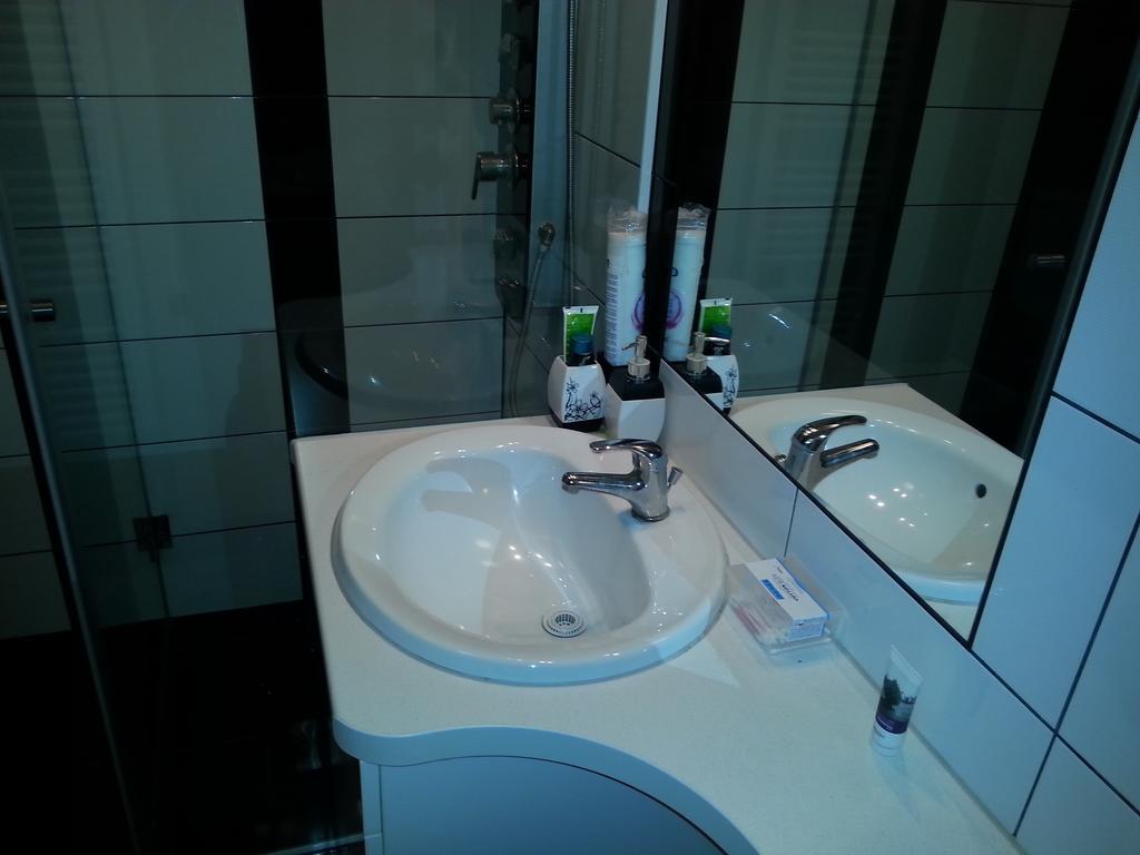 Apartment Viktor,Parking Osijek Zewnętrze zdjęcie