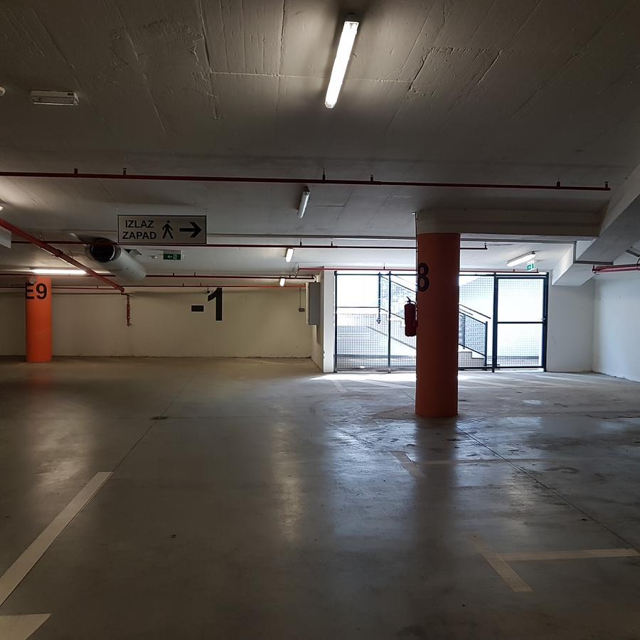Apartment Viktor,Parking Osijek Zewnętrze zdjęcie